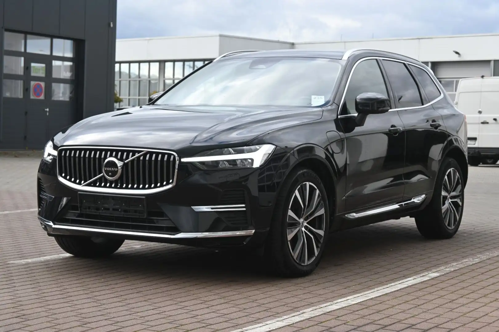 Volvo XC60 Inscription T6 PHEV AWD*Luft*HUD*360°*STHZG Schwarz - 1
