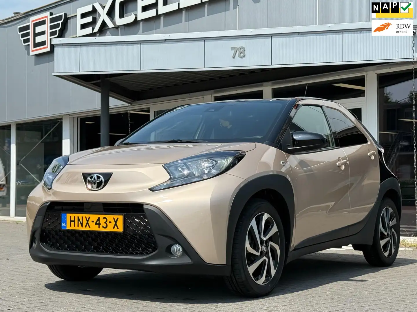 Toyota Aygo X 1.0 VVT-i S-CVT Pulse Automaat Brun - 1