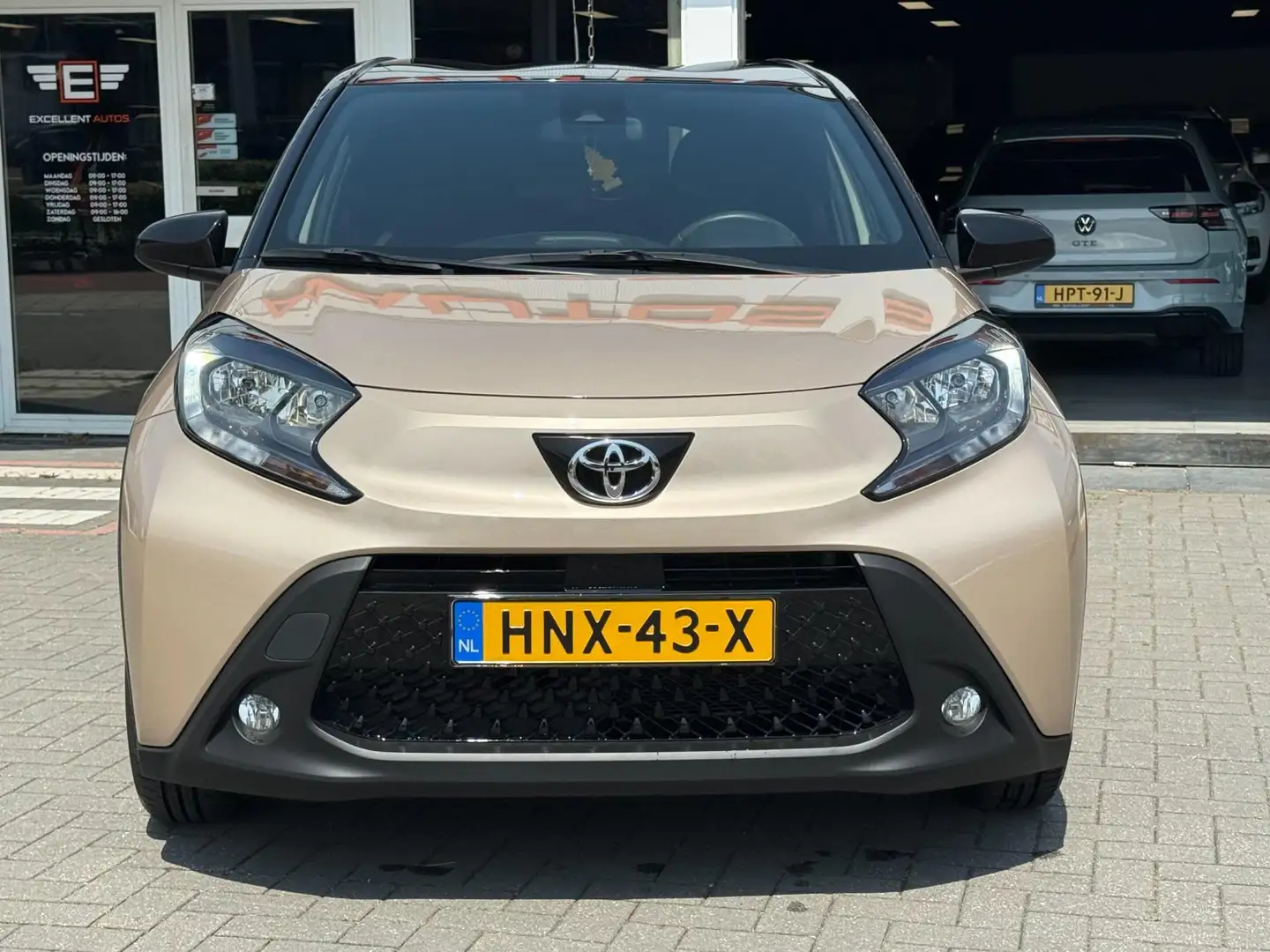 Toyota Aygo X 1.0 VVT-i S-CVT Pulse Automaat Brun - 2