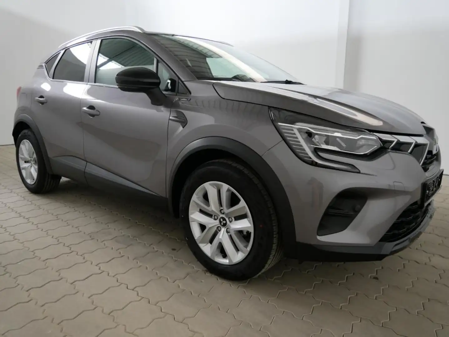 Mitsubishi PLUS 1,0 l, Klimaautom., Sitzheiz., Lenkradheiz.,L Grijs - 2