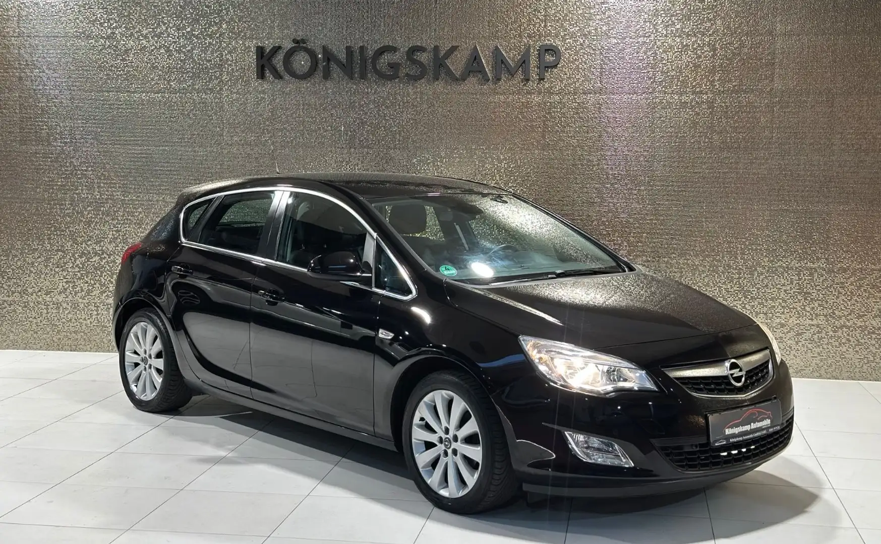 Opel Astra J Lim. 5-trg. Cosmo * TÜV NEU*SERVICE NEU* Noir - 1