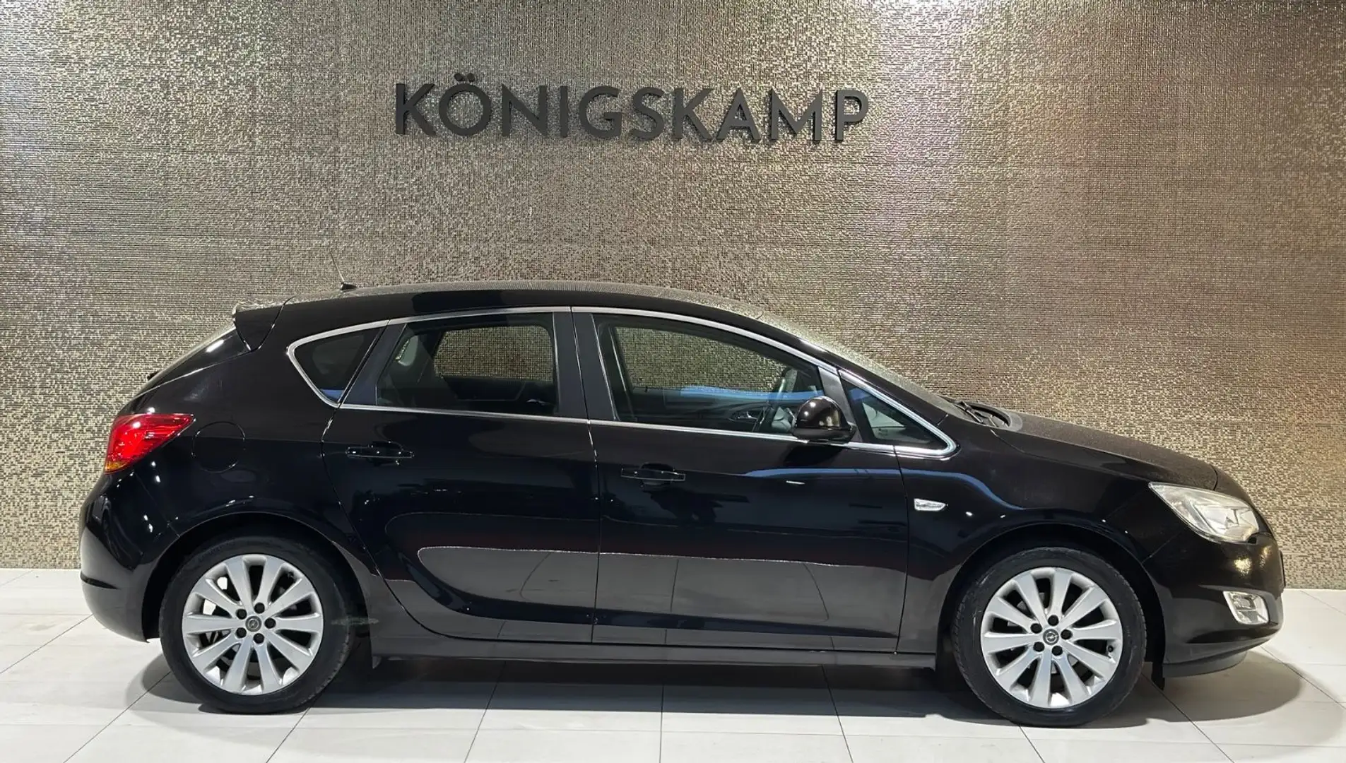 Opel Astra J Lim. 5-trg. Cosmo * TÜV NEU*SERVICE NEU* Noir - 2
