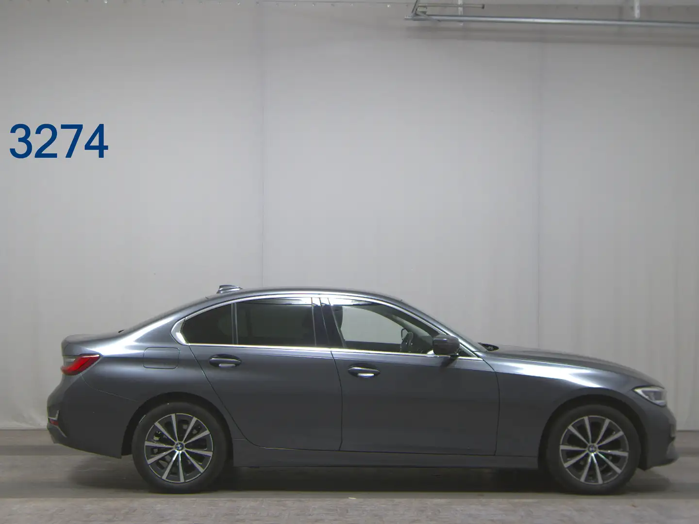 BMW 318 d Luxury Line HUD Laser LC Pro el.Heck HiFi Grau - 1