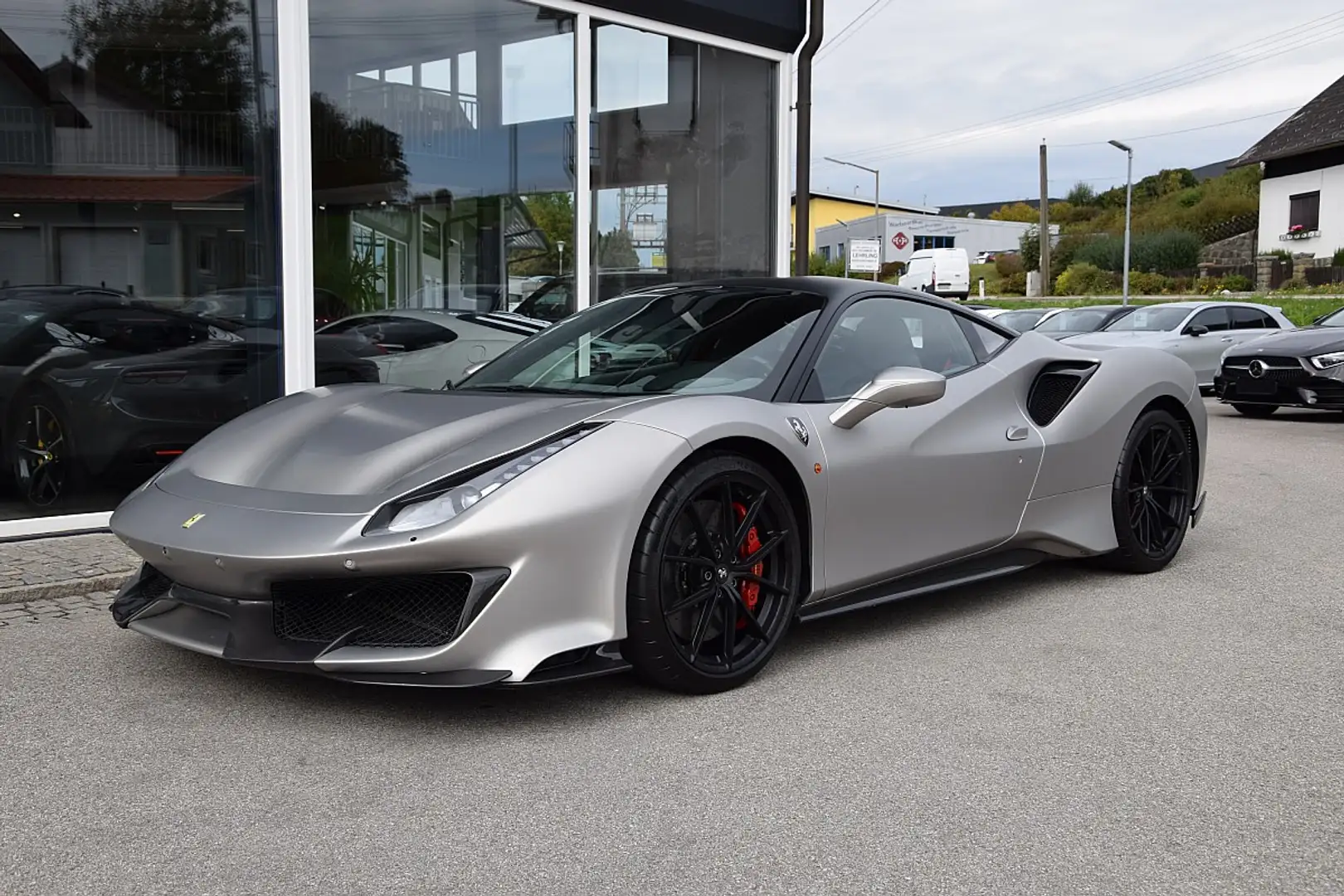 Ferrari 488 GTB Pista *Atelier*Full Carbon*Lift*Kamera*1.Hand* Gris - 2