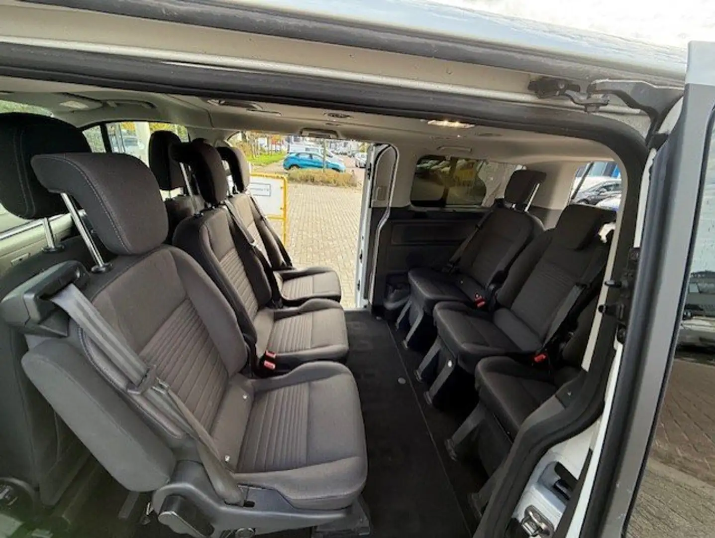 Ford Tourneo Custom 320 2.0 VIP 9 persoons uitvoering Wit - 2