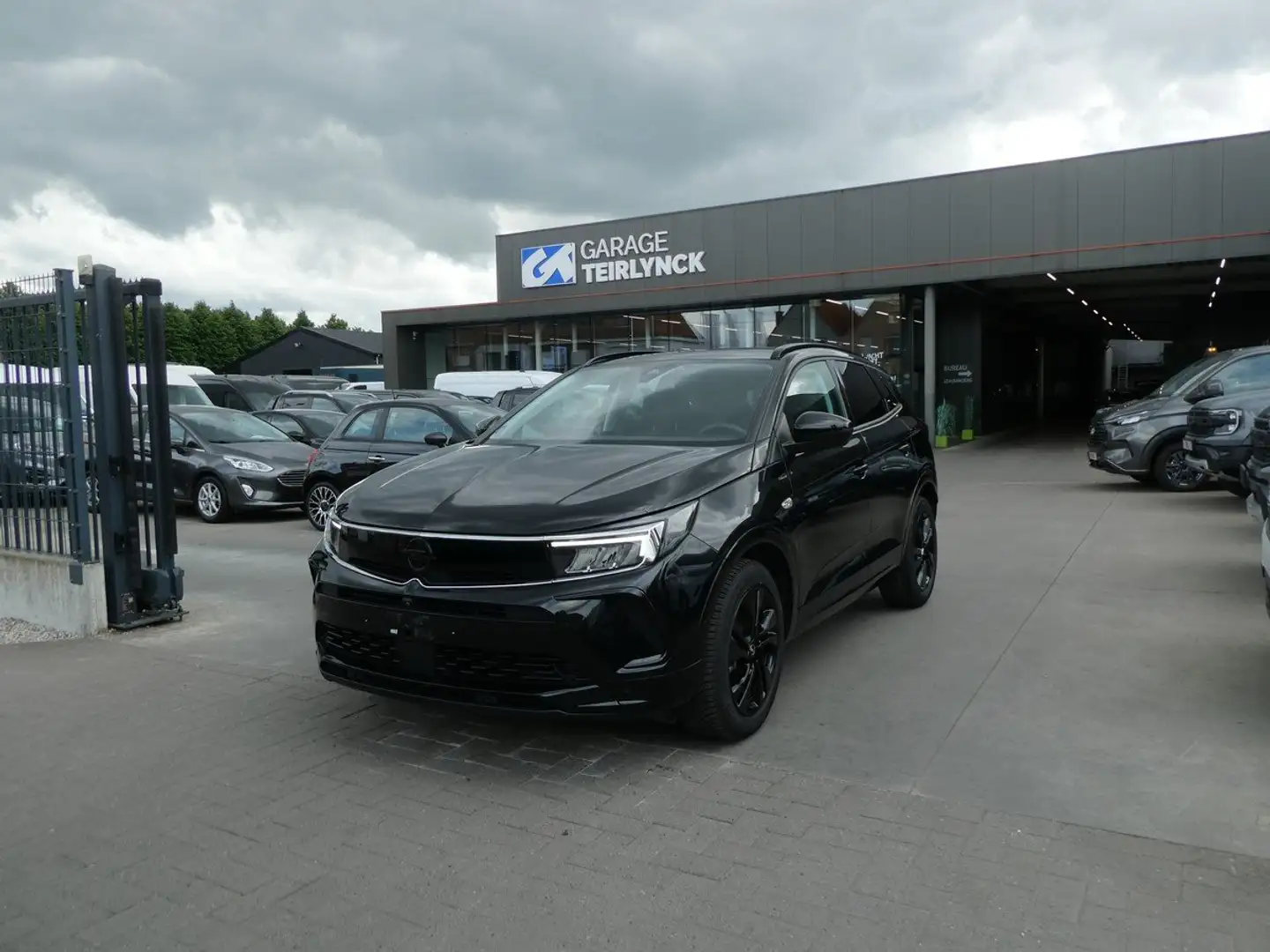 Opel Grandland 1.2 i benzine 130pk GS-Line Camera '23 (08095) Zwart - 1