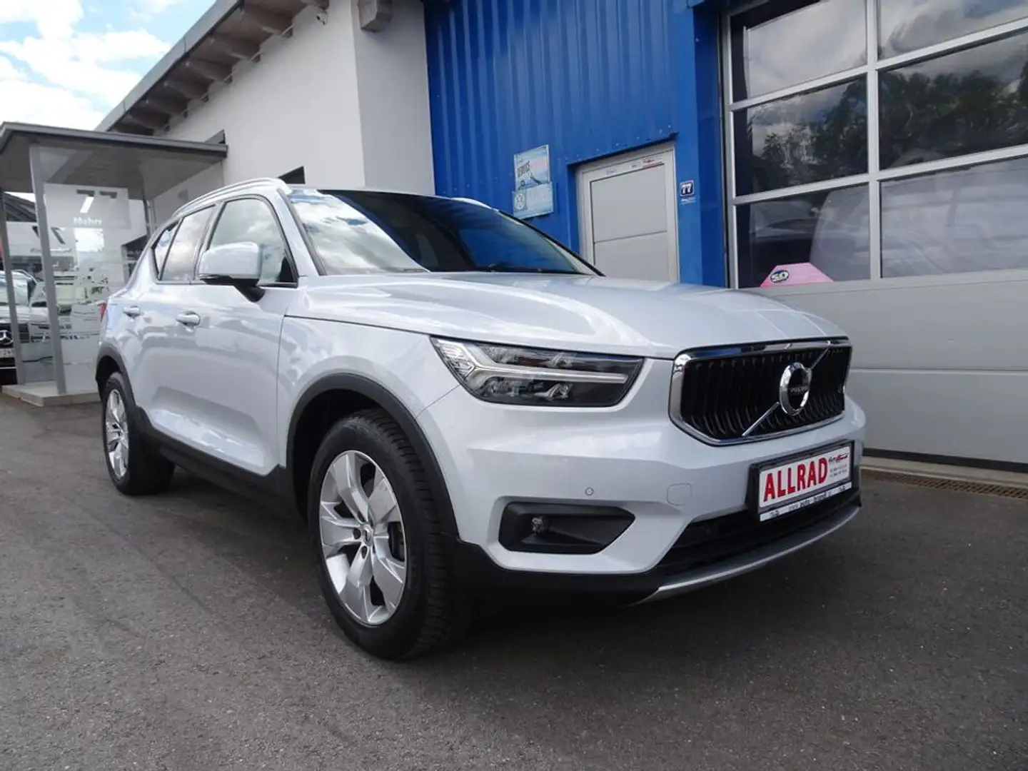 Volvo XC40 Momentum Pro AWD Geartronic Silber - 2