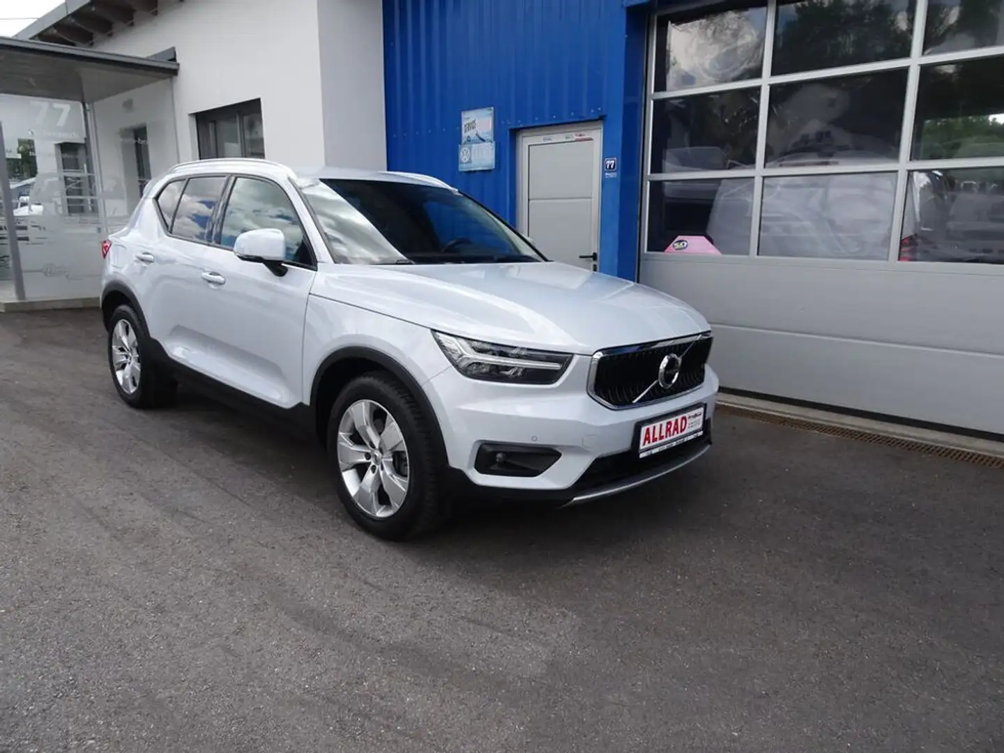 Volvo XC40 Momentum Pro AWD Geartronic Silber - 1