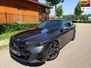 Touring EDrive40 M-Sport PRO, B&W, panorama, trekh