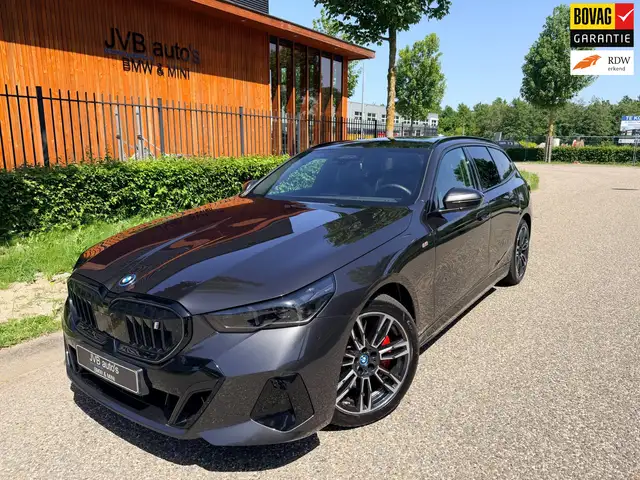 BMW i5 Touring EDrive40 M-Sport PRO, B&W, panorama, trekh