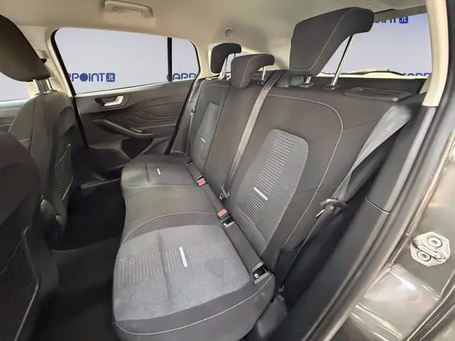 Ford Focus view 13
