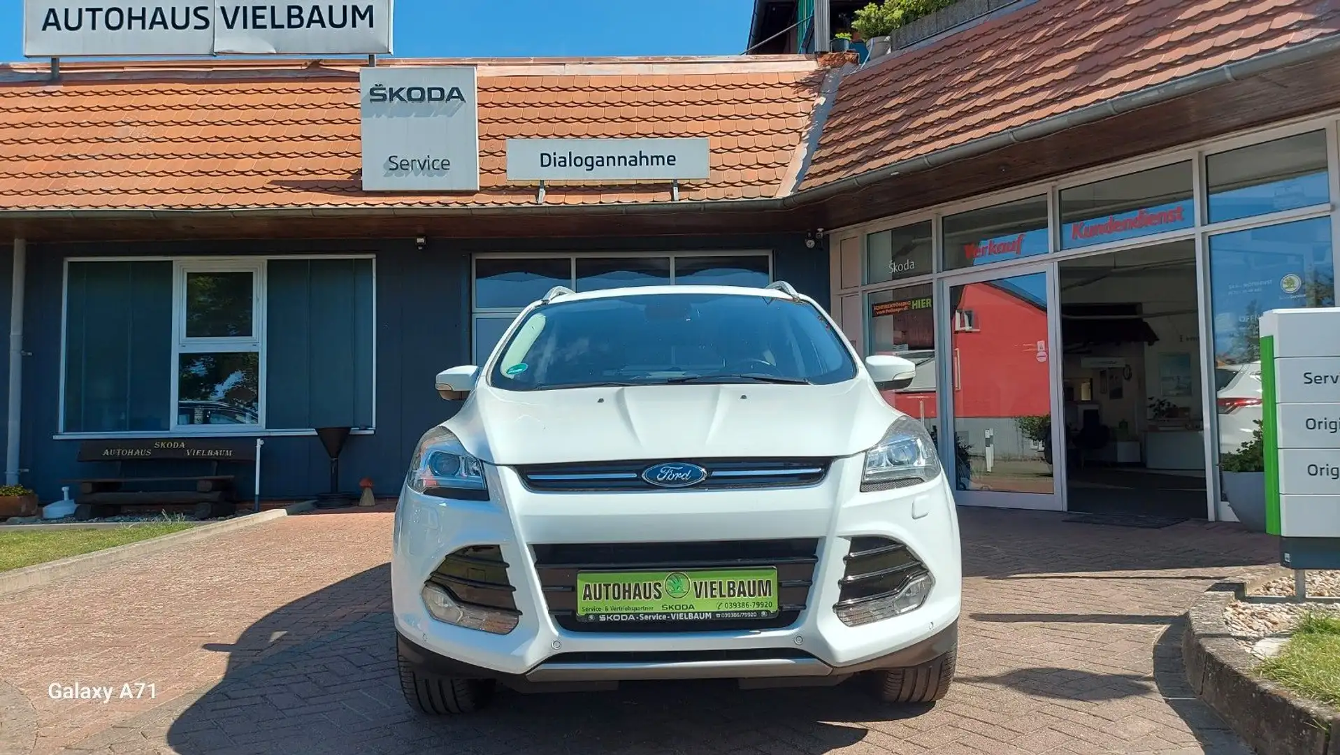Ford Kuga 2,0 TDCi 2x4 110kW Titanium Weiß - 1