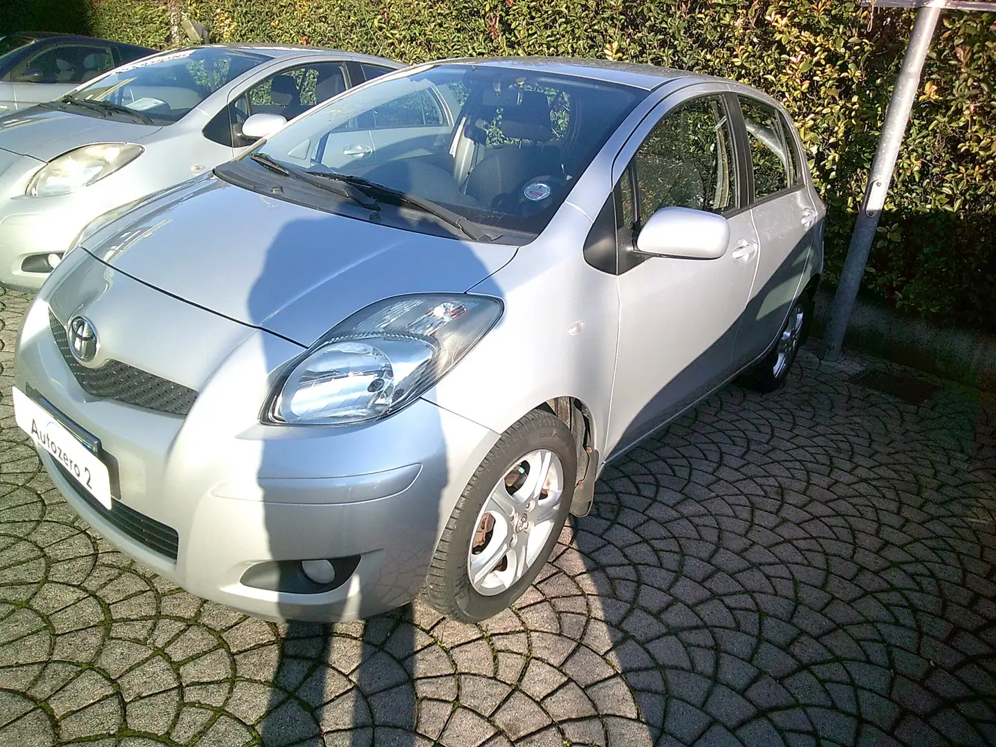 Toyota Yaris Yaris II 2005 5p 1.3 SOL  NEOPATENTATI Silber - 1