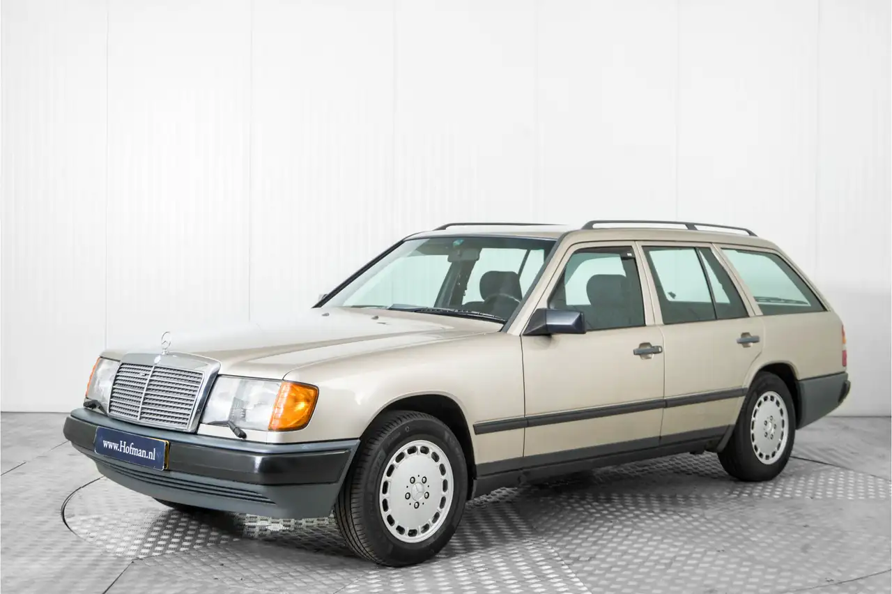 Mercedes-Benz 230
