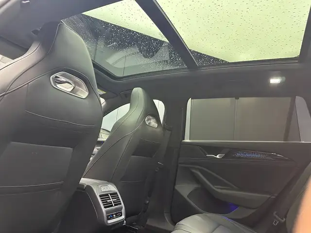 Volkswagen Passat view 11