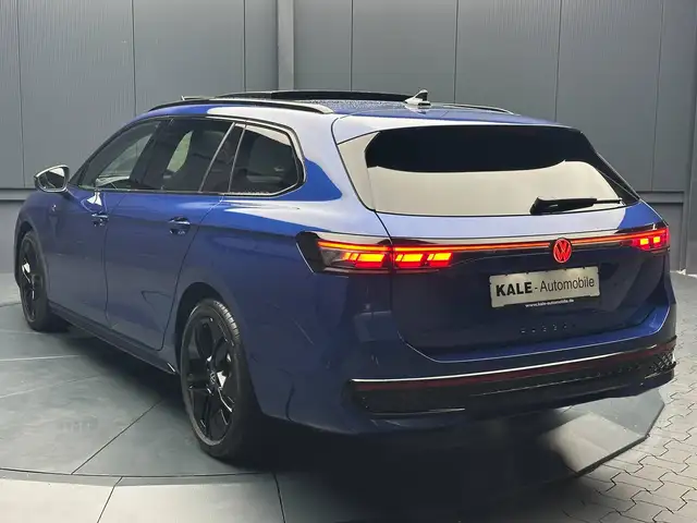 Volkswagen Passat view 3