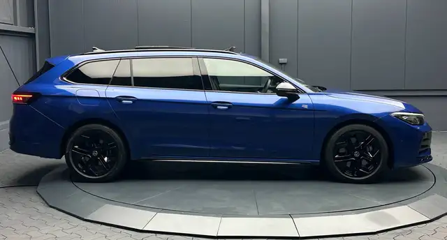Volkswagen Passat view 6