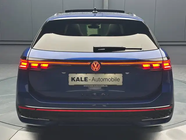Volkswagen Passat view 4