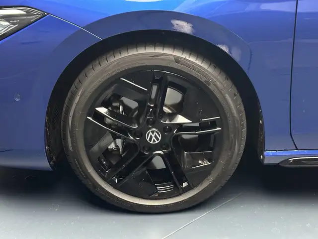 Volkswagen Passat view 9