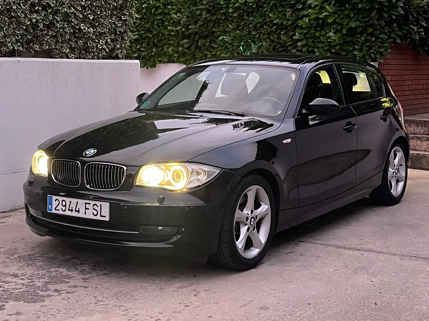 BMW 130 130iA Czarny - 1