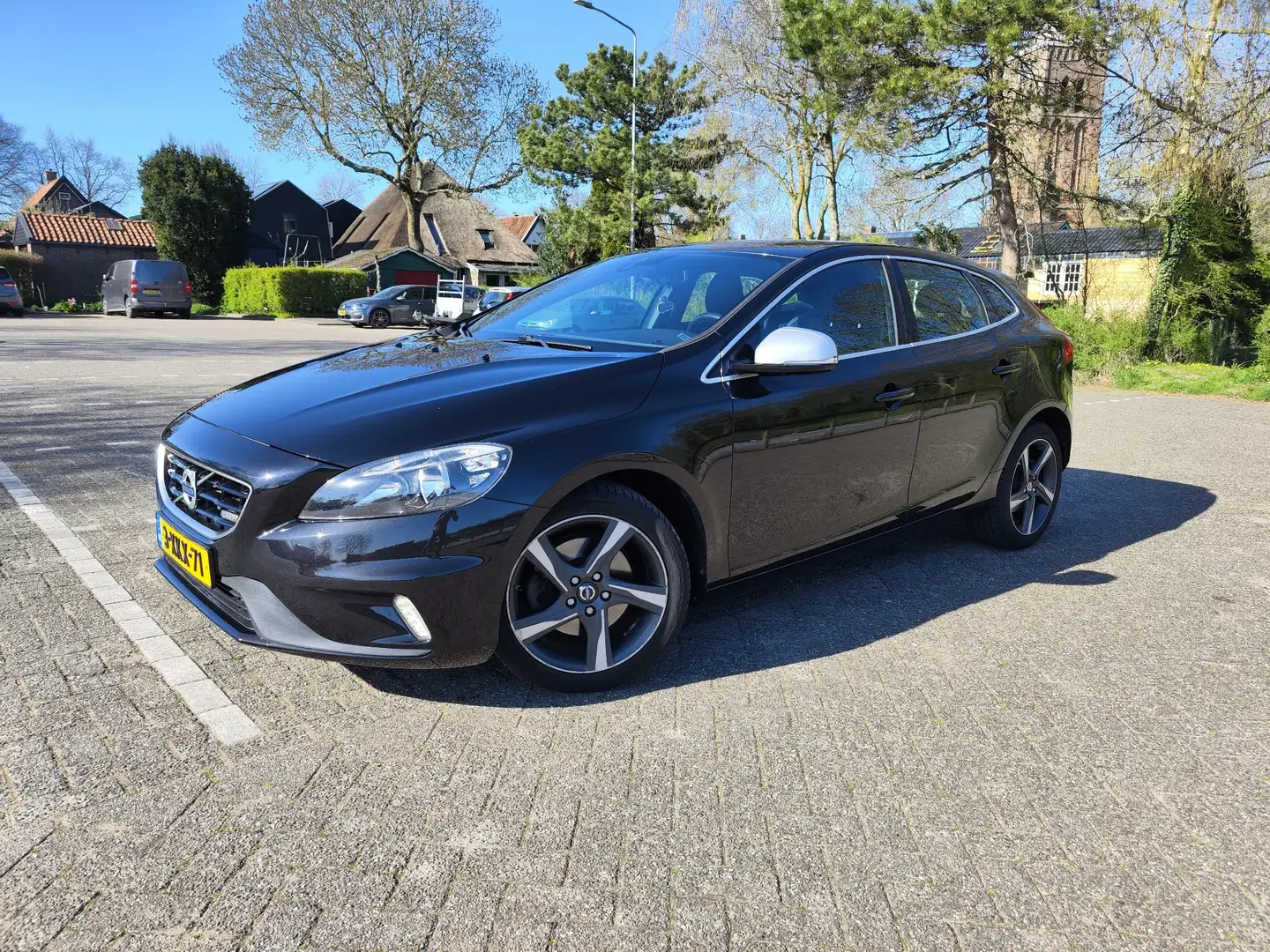 Volvo V40 T3 R Design - 1