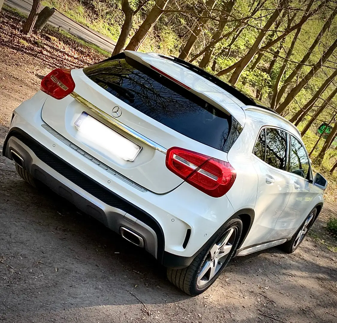 Mercedes-Benz GLA 220 d 4-Matic Білий - 2