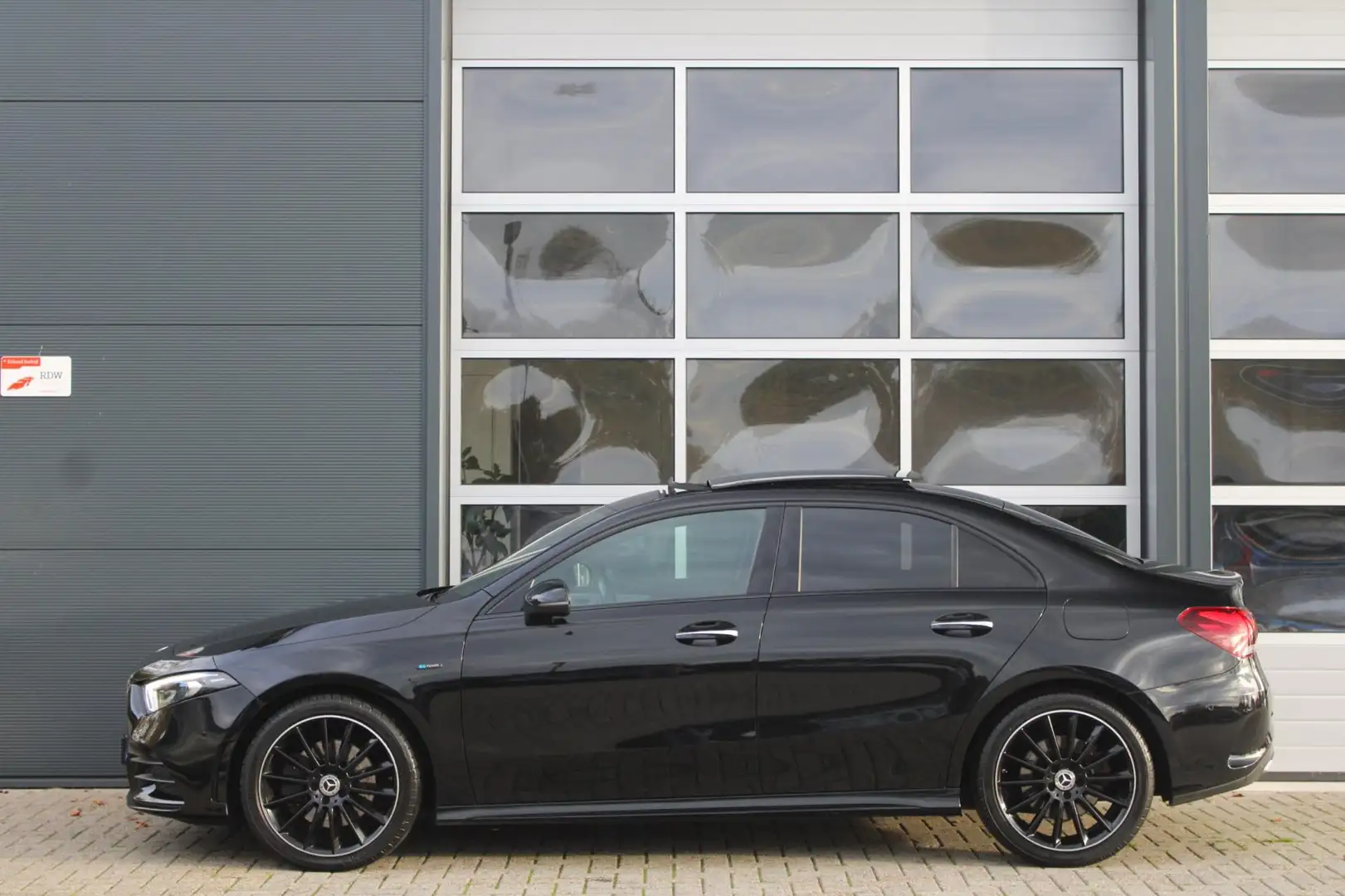 Mercedes-Benz A 250 e Limousine AMG Night | Pano | Sfeer | Memory | Ca Zwart - 2