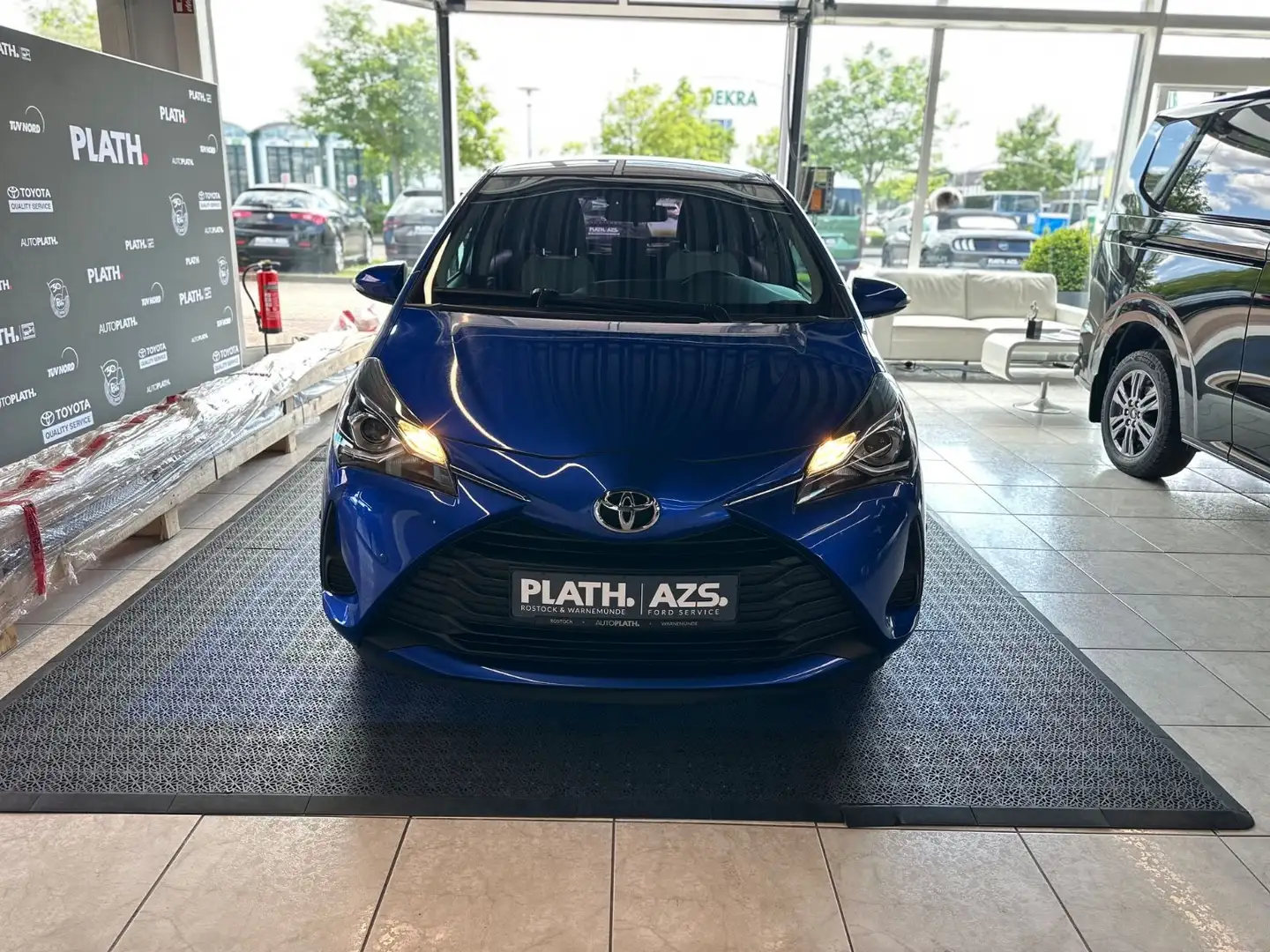 Toyota Yaris Comfort Blau - 2