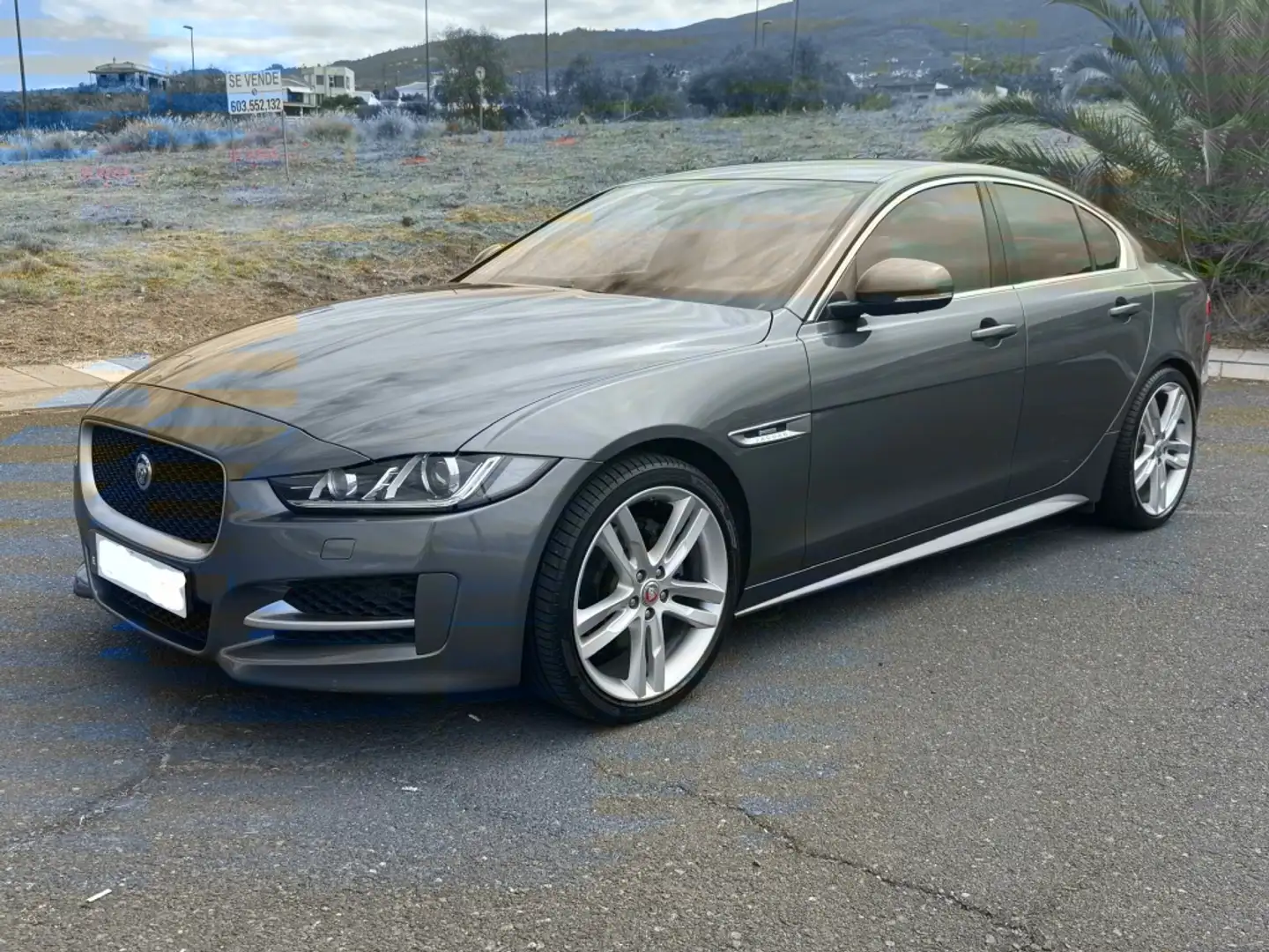 Jaguar XE 2.0 Diesel R-Sport Aut. 180 Gris - 1