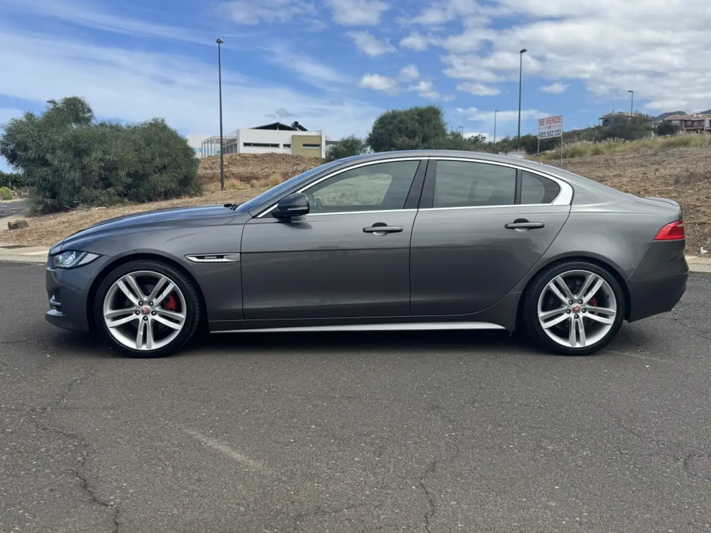 Jaguar XE 2.0 Diesel R-Sport Aut. 180 Gris - 2