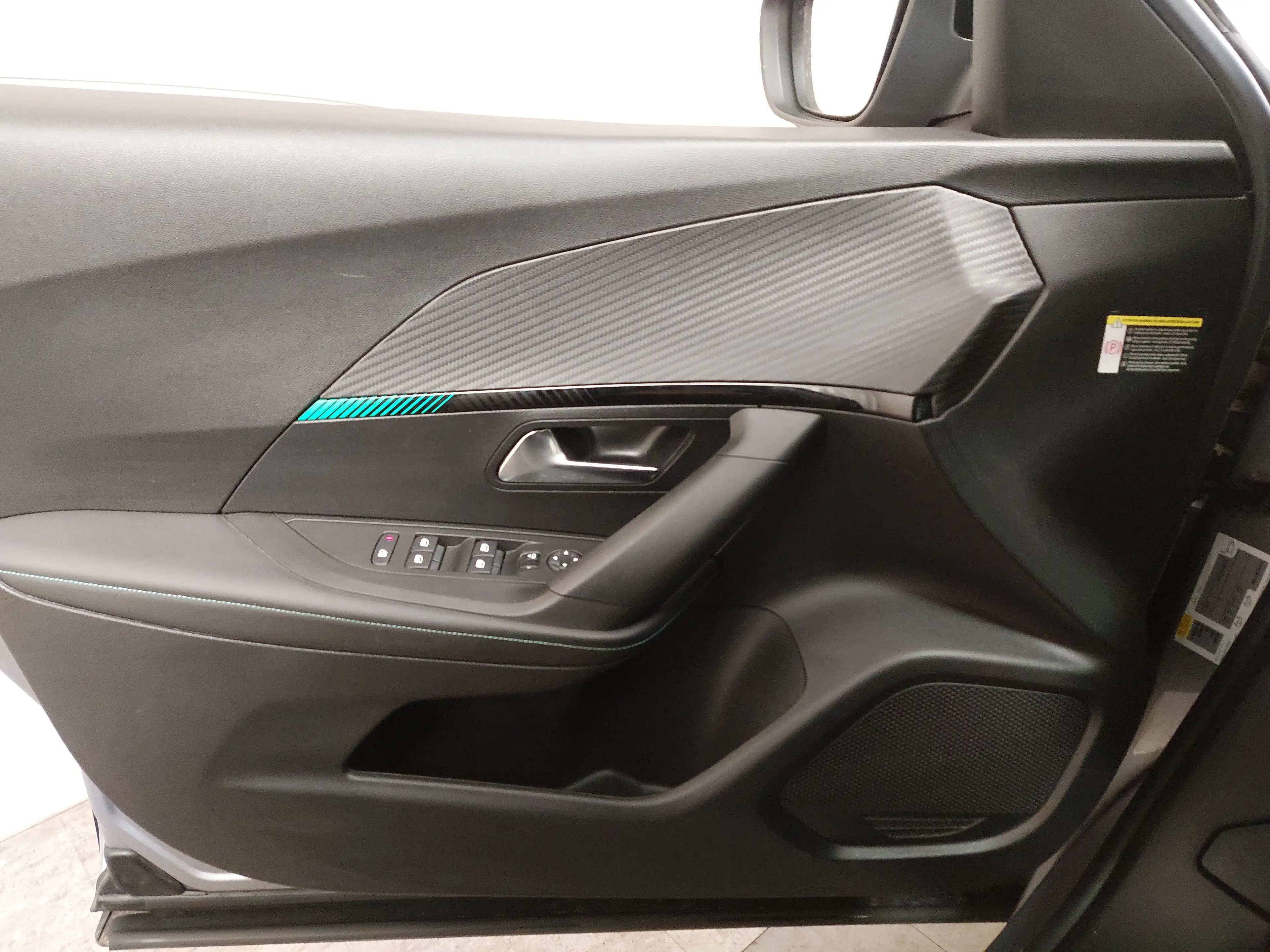 Peugeot 2008 BlueHDi 130 Allure T-Leder Navi LED RFK — photo 5