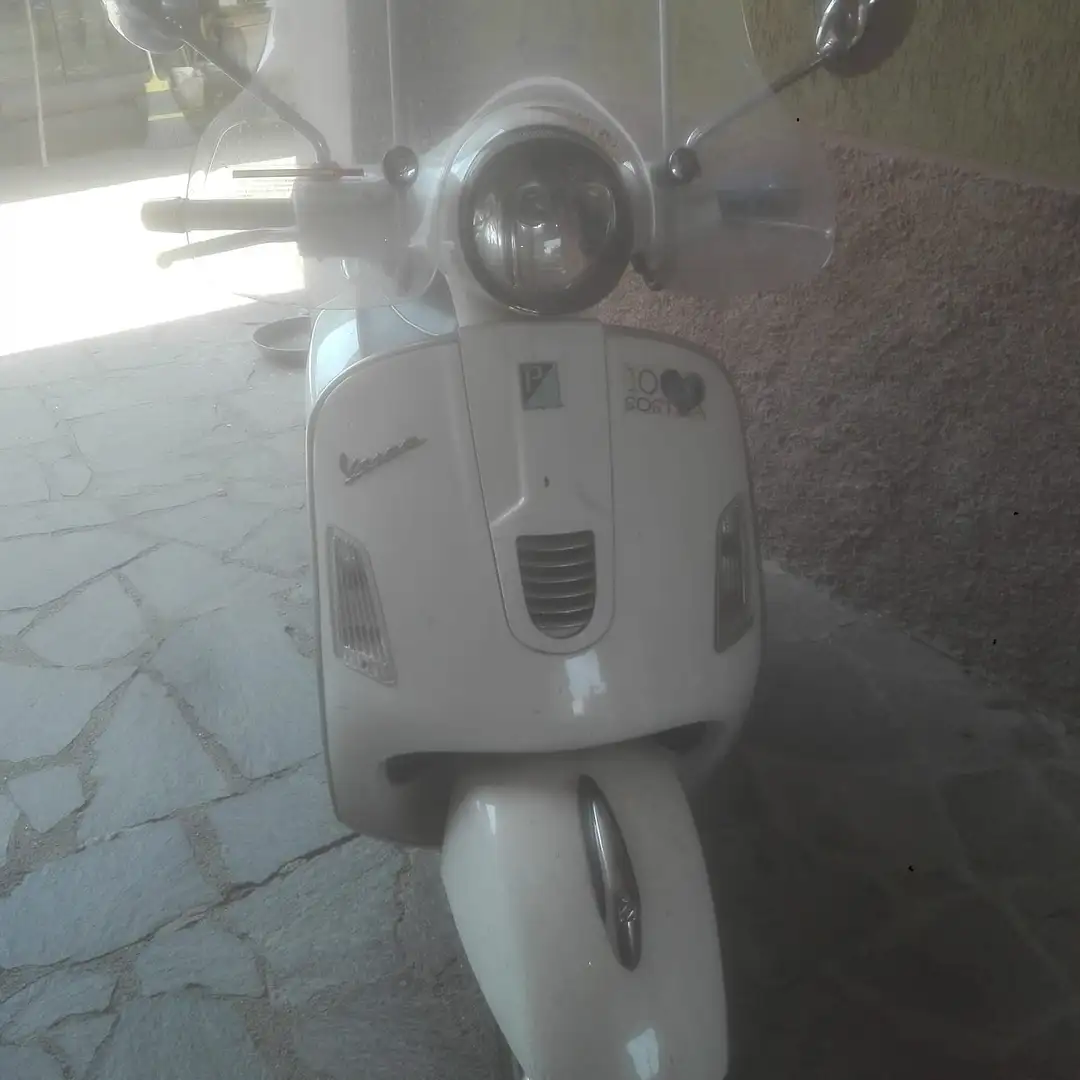 Piaggio GTS 300 Bianco - 2