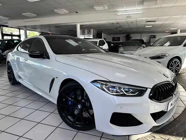 BMW M8 50i XDrive Performance Panorama HeadUp B&W