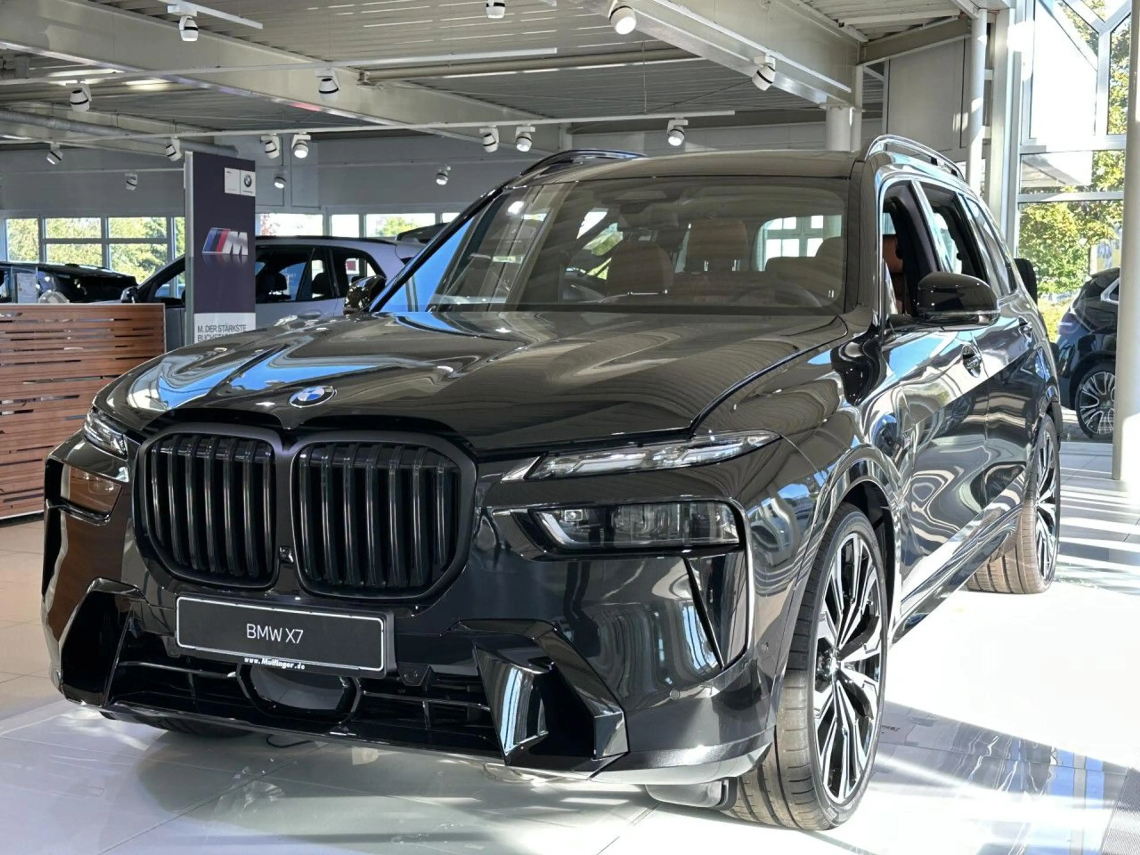 BMW X7 x40d M Sport Pro Kristall Bowers Massage 23" — photo 3