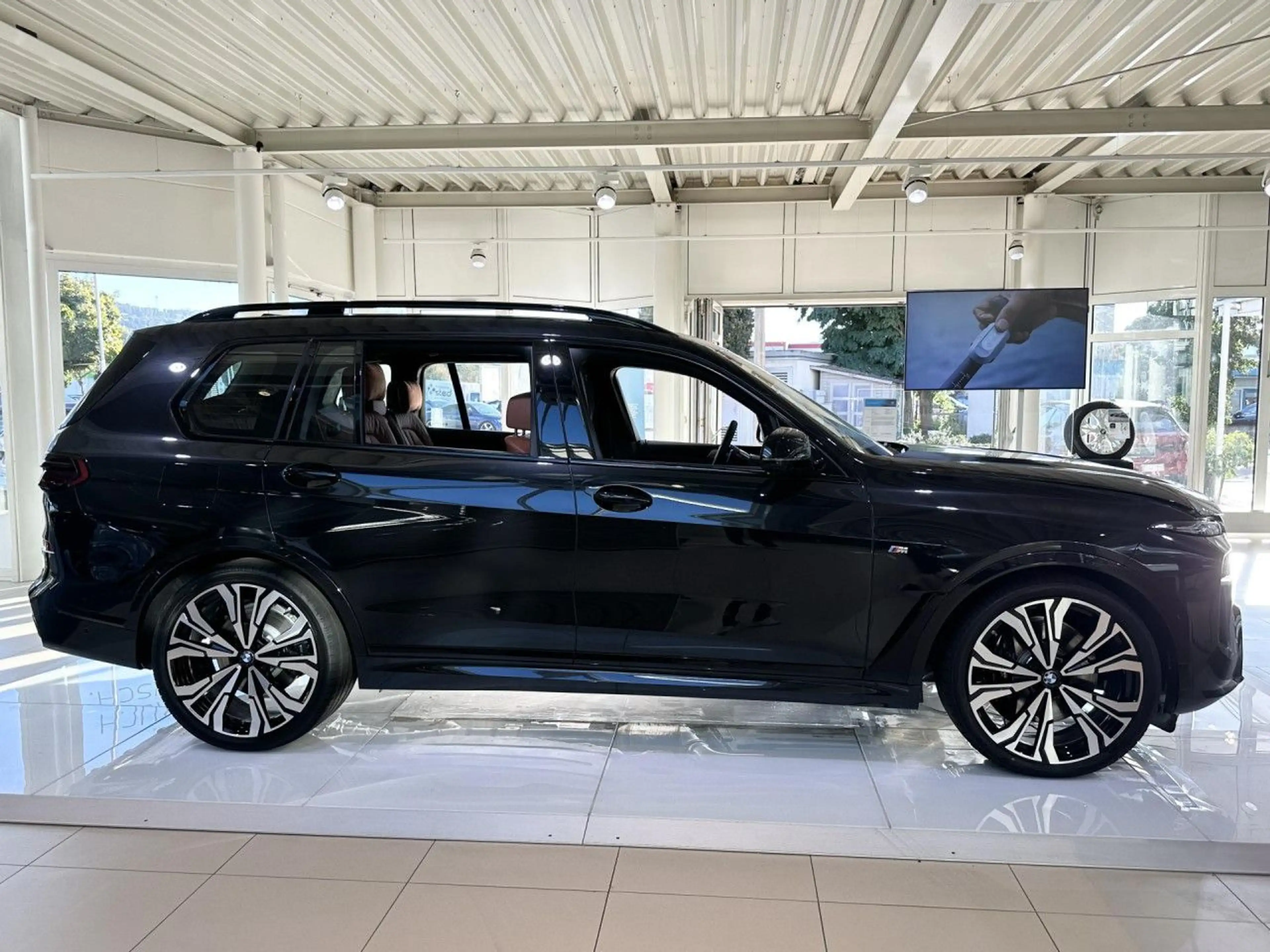 BMW X7 x40d M Sport Pro Kristall Bowers Massage 23" — photo 7