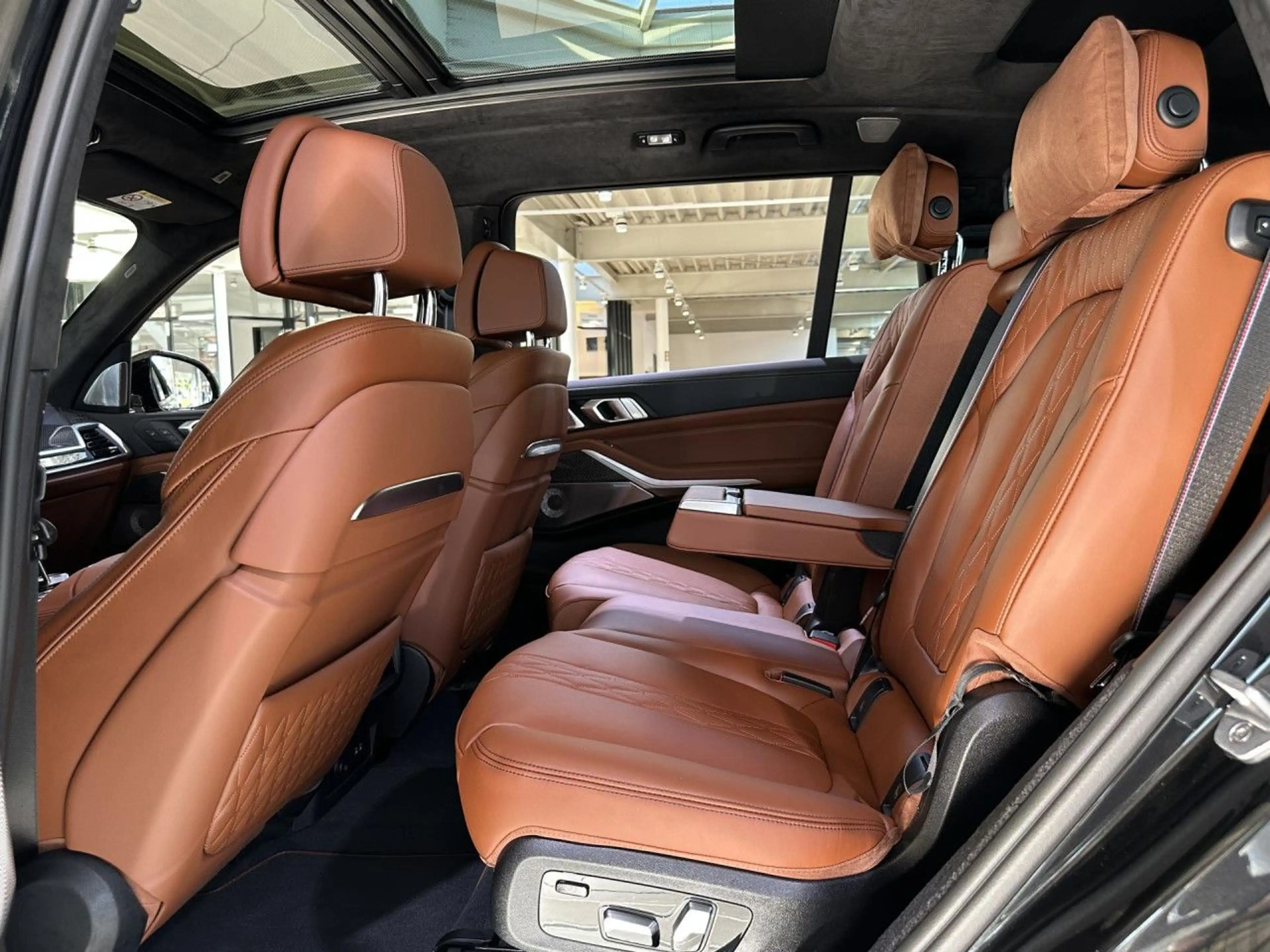 BMW X7 x40d M Sport Pro Kristall Bowers Massage 23" — photo 10