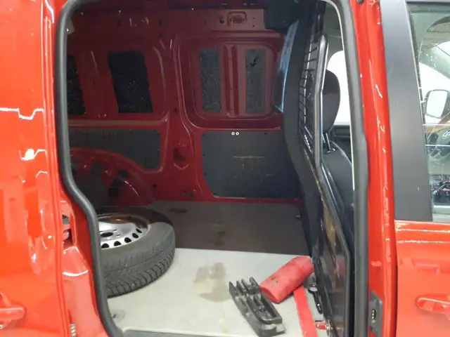 Volkswagen Caddy view 13