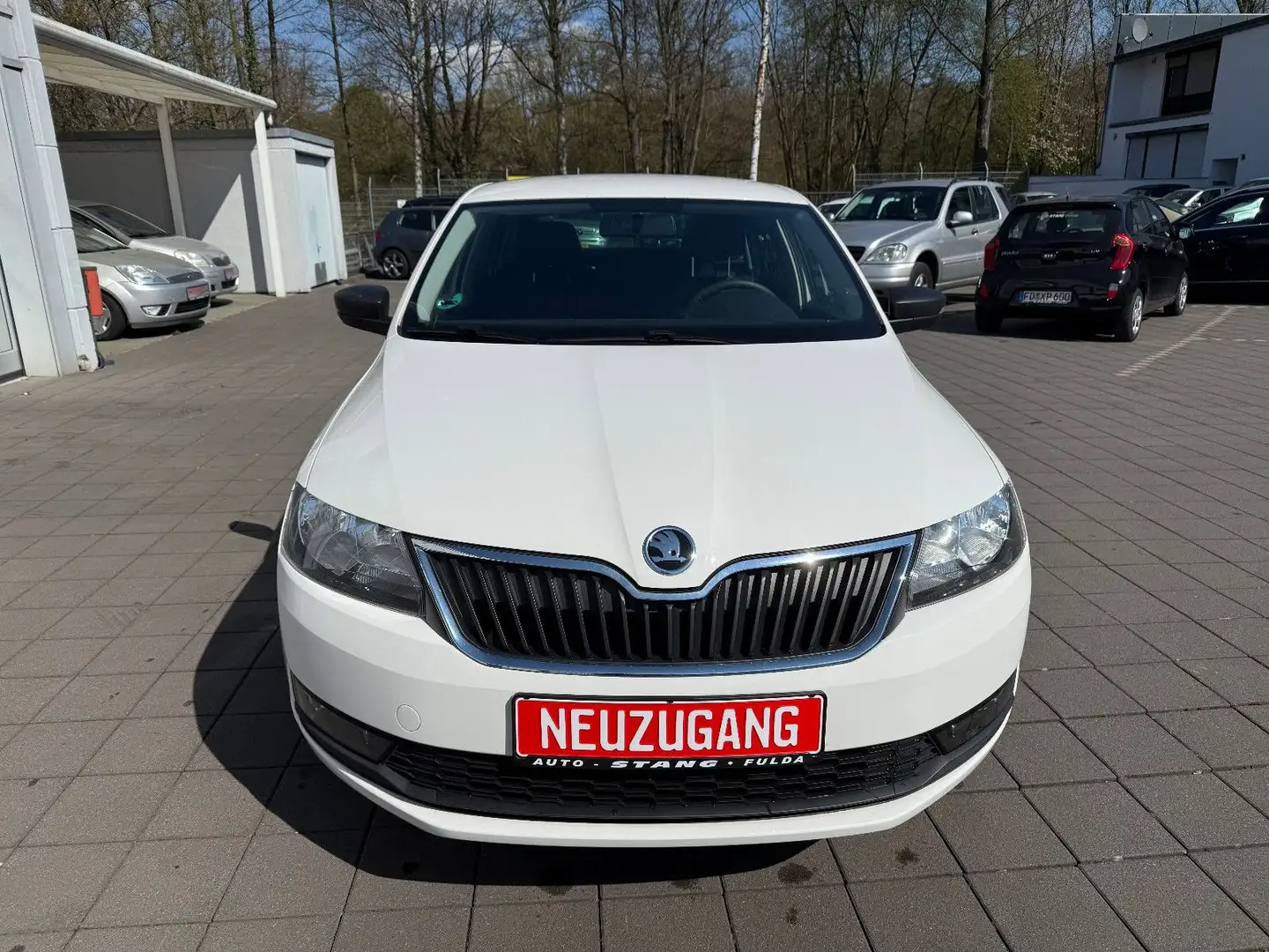 Skoda Rapid/Spaceback Spaceback Active*1.HAND+SOMMER/WINTERRÄDER Weiß - 2