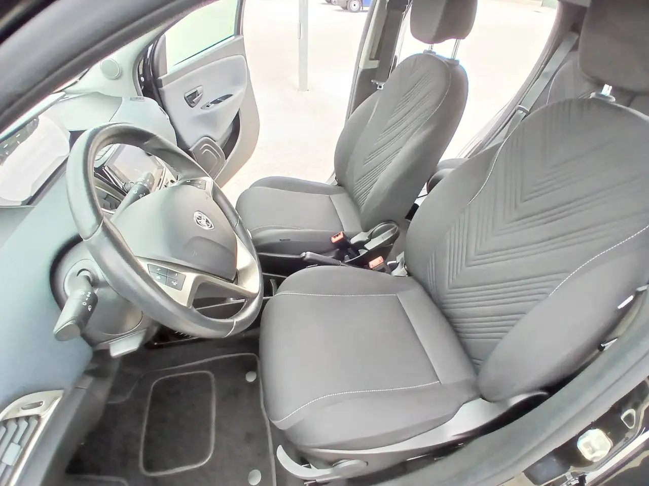 Lancia Ypsilon 2023