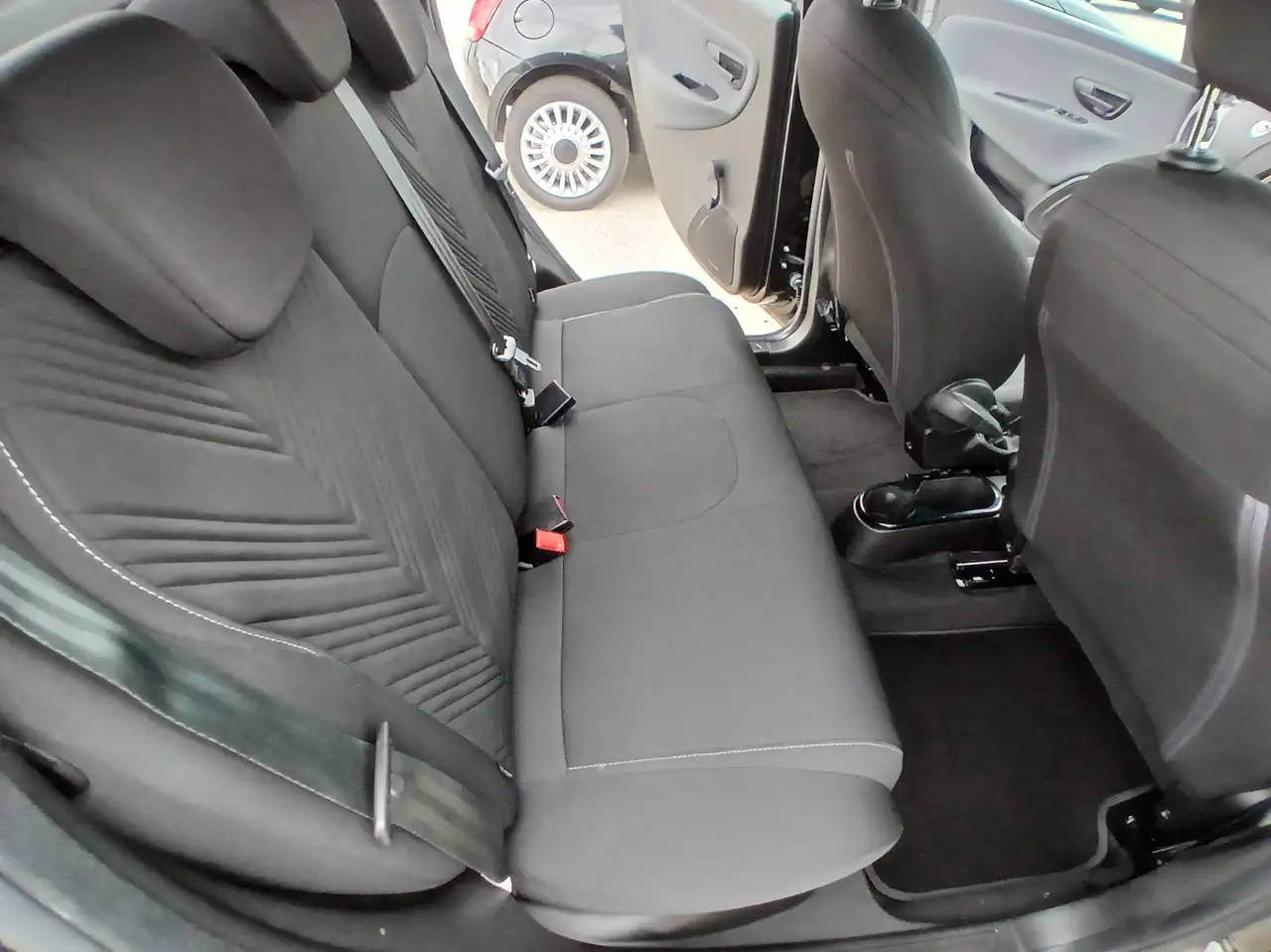 Lancia Ypsilon 2023 — фото 6