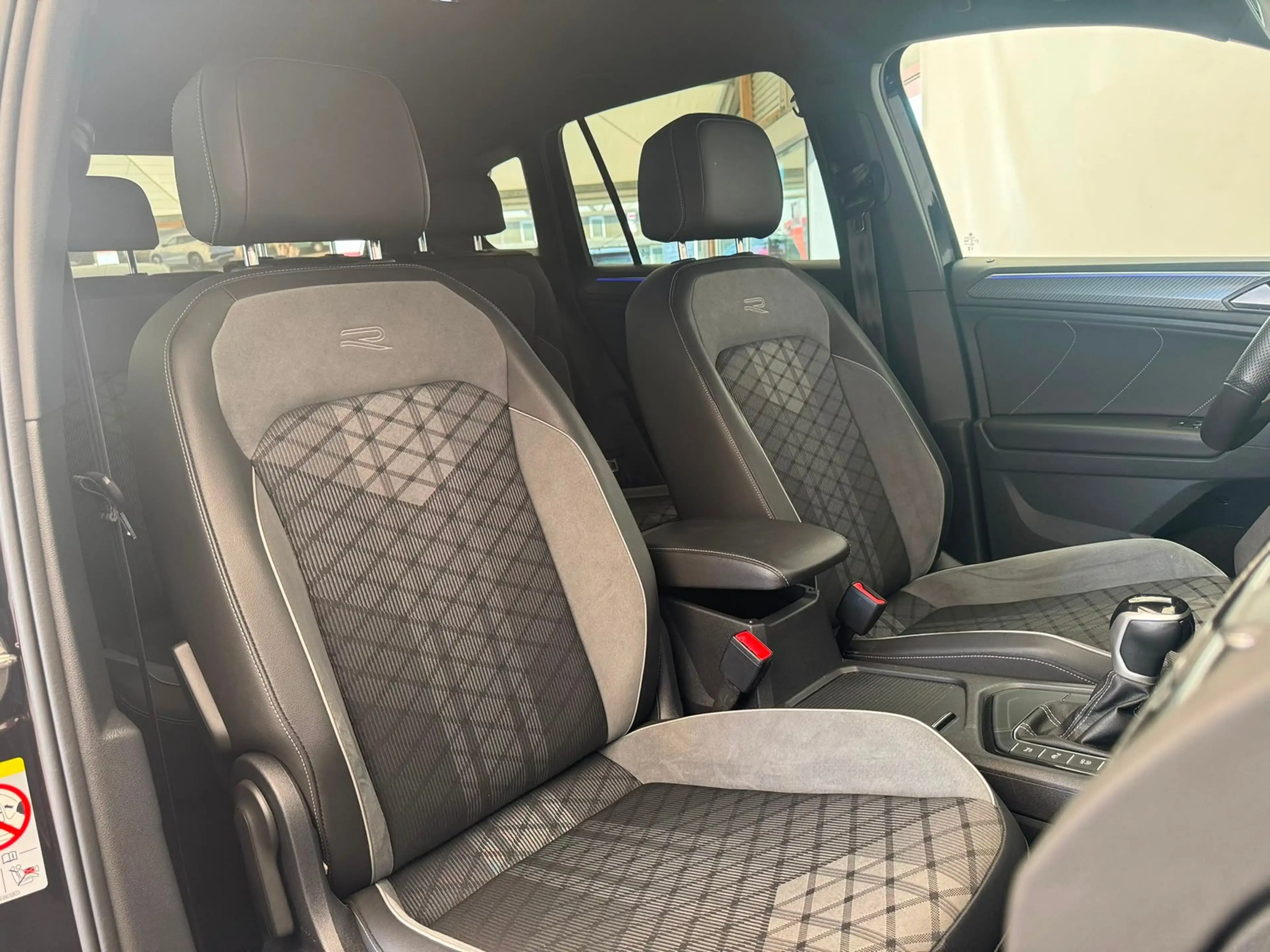 Volkswagen Tiguan R-Line 2.0TDI DSG+360°KAMERA+MATRIX+ACC+20 — photo 10