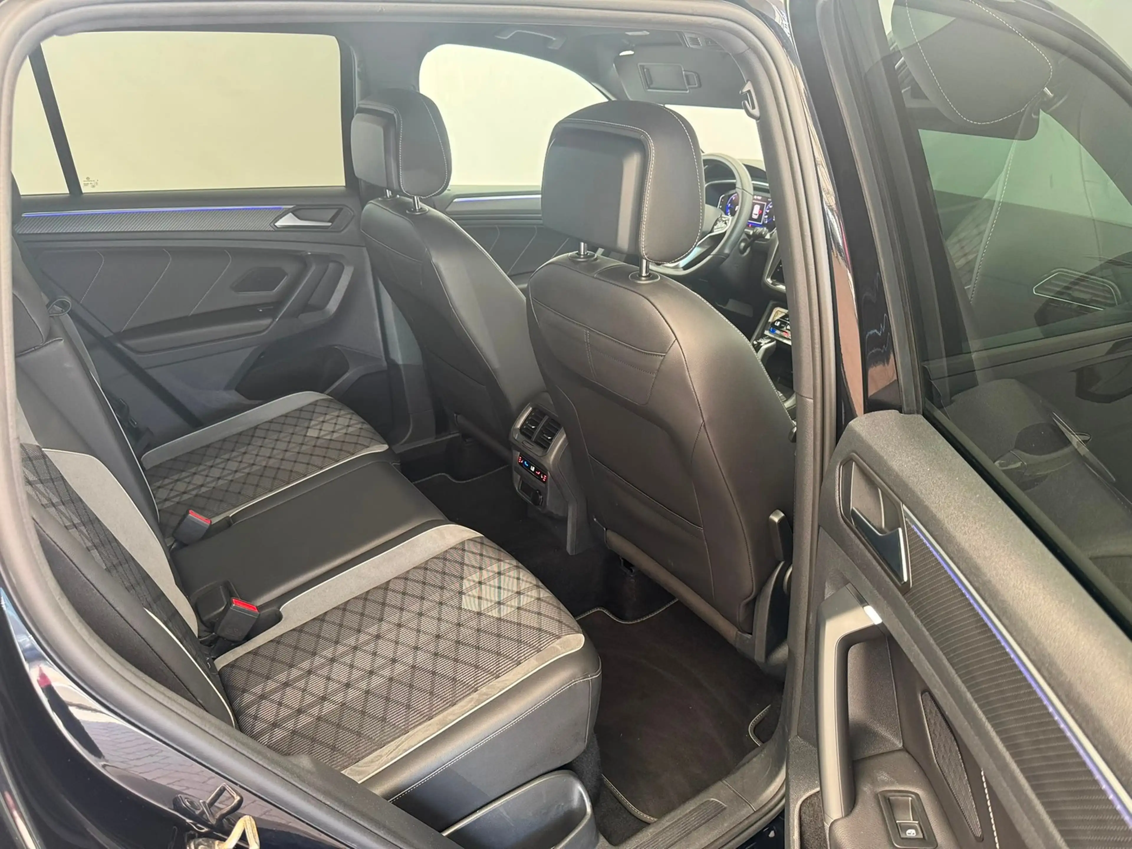 Volkswagen Tiguan R-Line 2.0TDI DSG+360°KAMERA+MATRIX+ACC+20 — photo 13