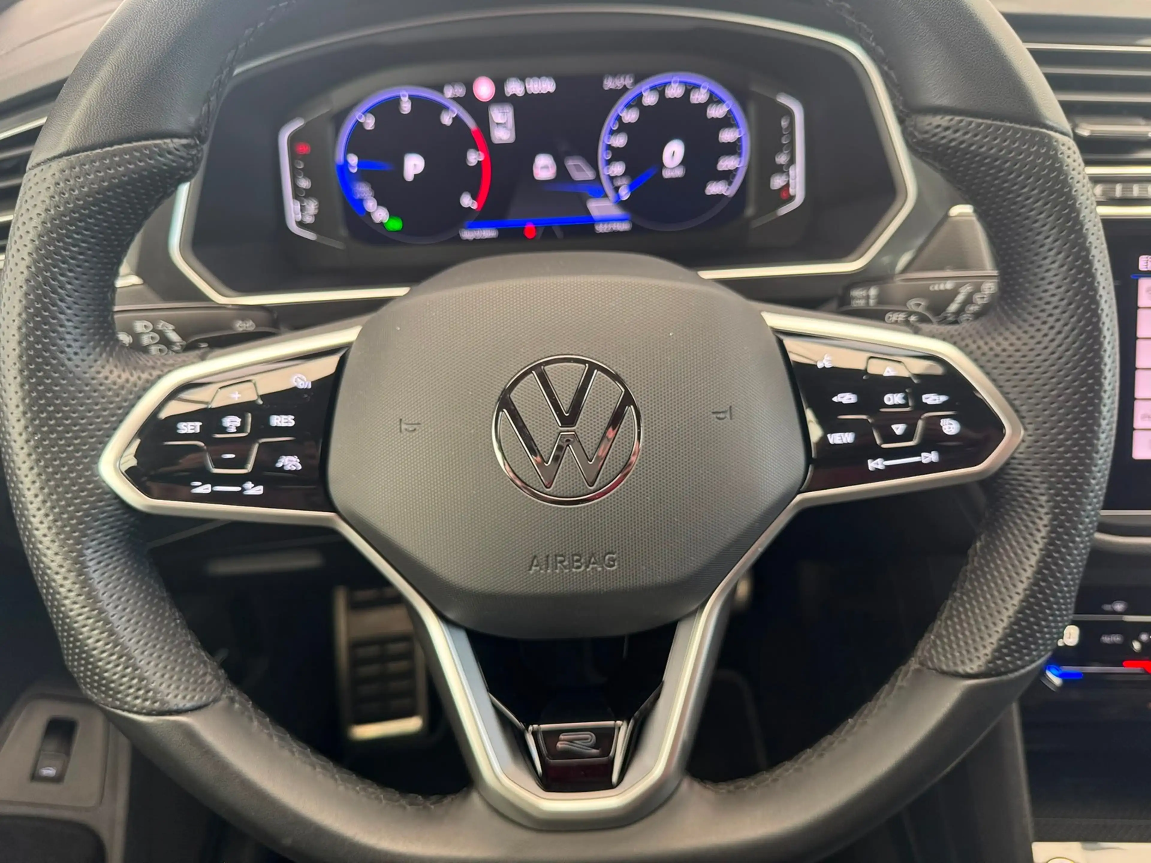 Volkswagen Tiguan R-Line 2.0TDI DSG+360°KAMERA+MATRIX+ACC+20 — photo 6