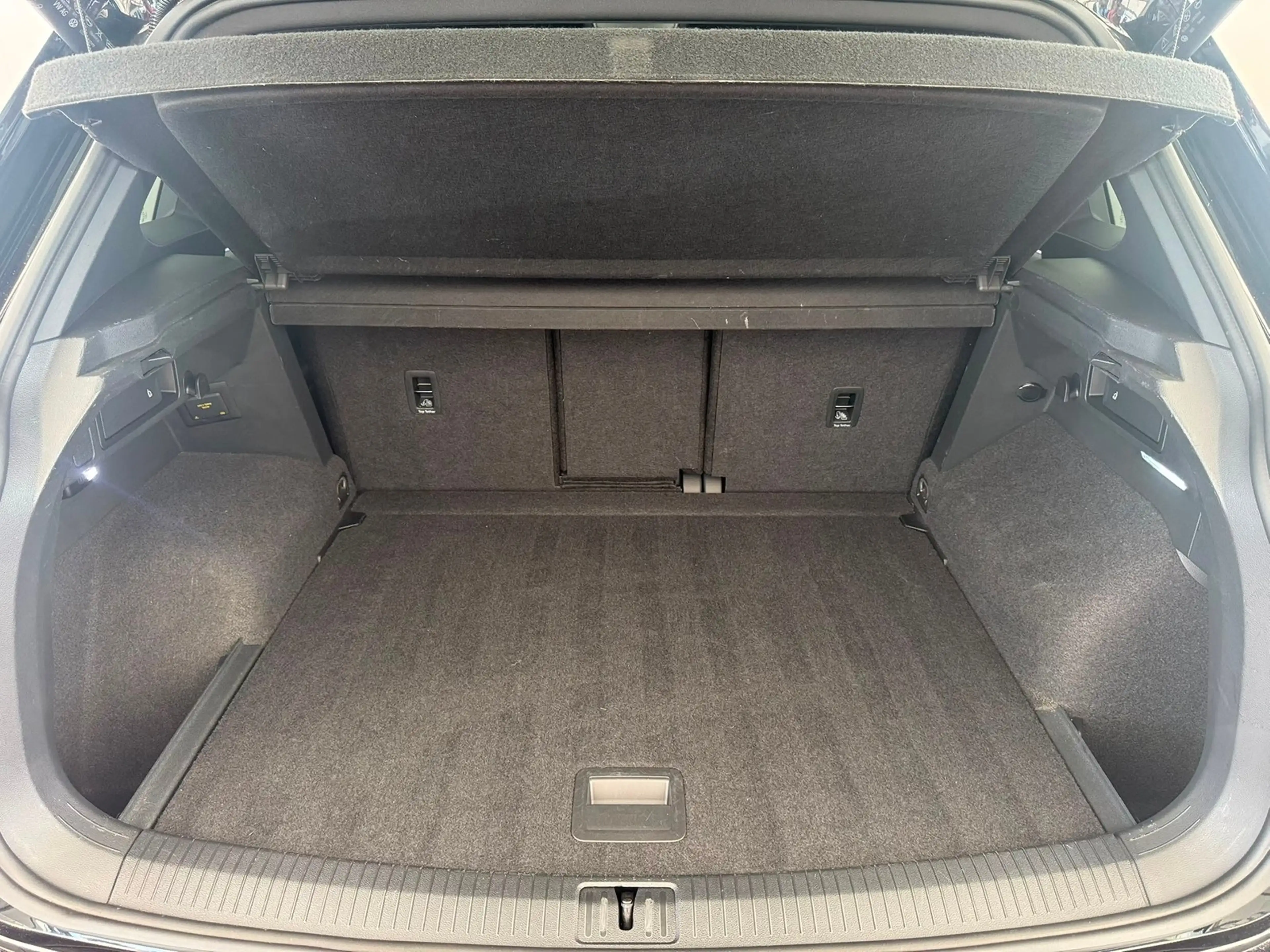 Volkswagen Tiguan R-Line 2.0TDI DSG+360°KAMERA+MATRIX+ACC+20 — photo 17