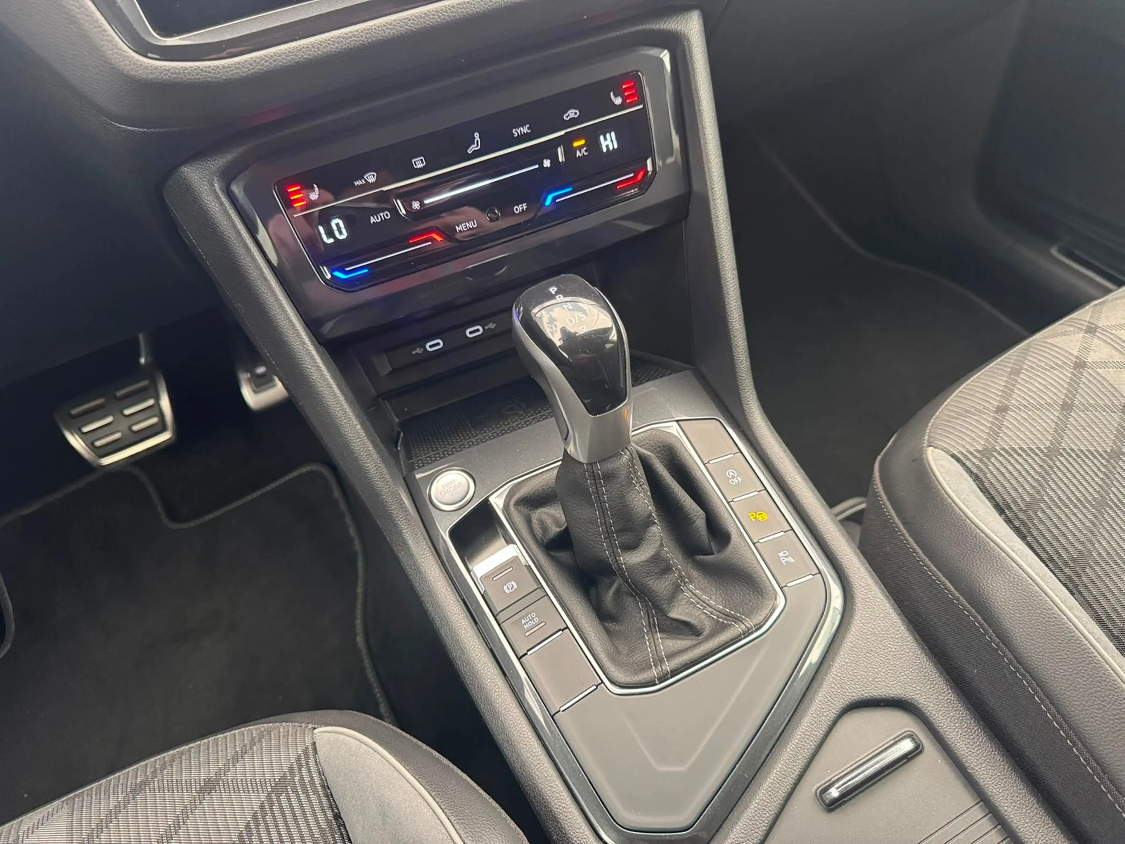Volkswagen Tiguan R-Line 2.0TDI DSG+360°KAMERA+MATRIX+ACC+20 — photo 8
