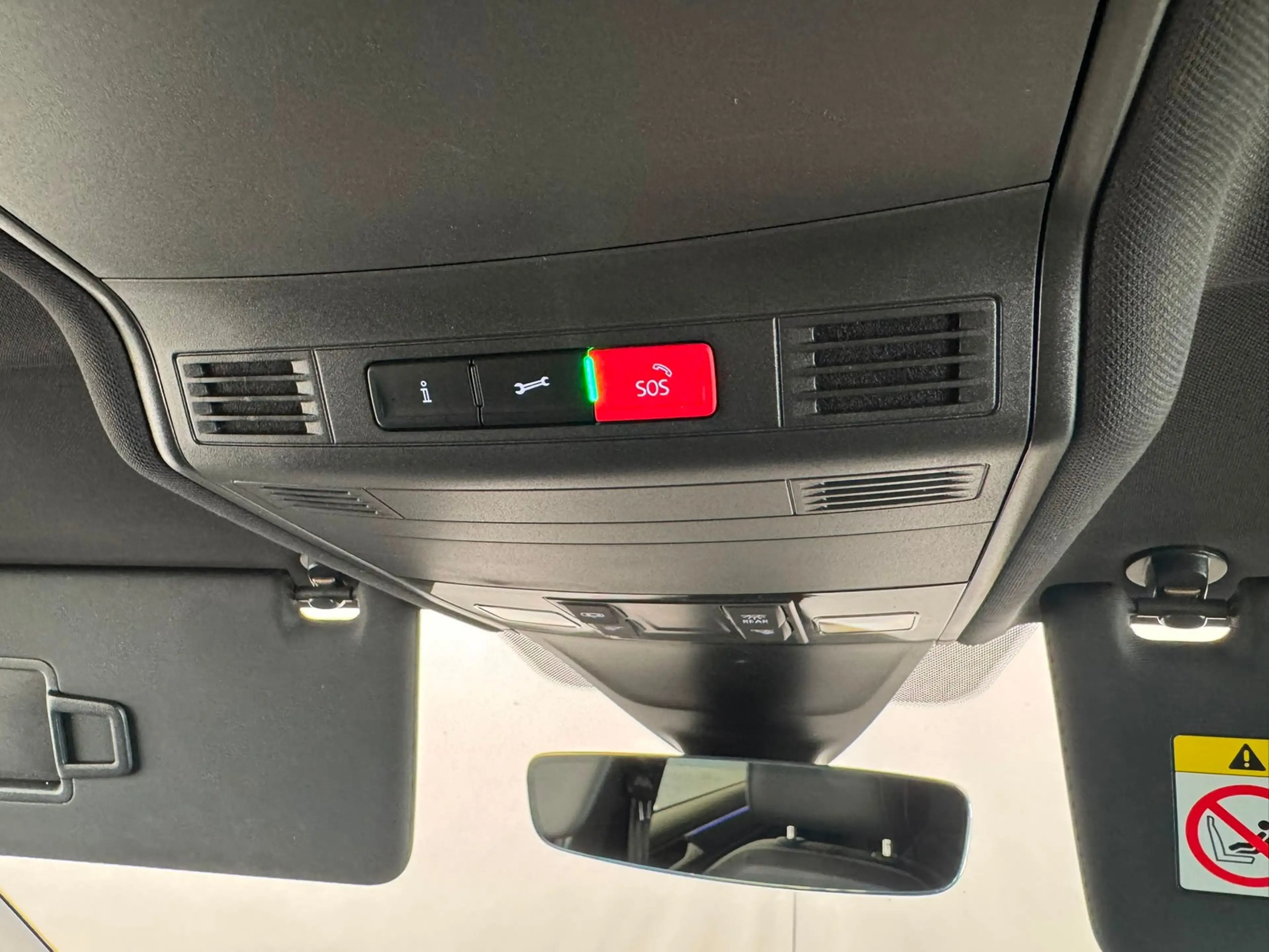 Volkswagen Tiguan R-Line 2.0TDI DSG+360°KAMERA+MATRIX+ACC+20 — photo 9
