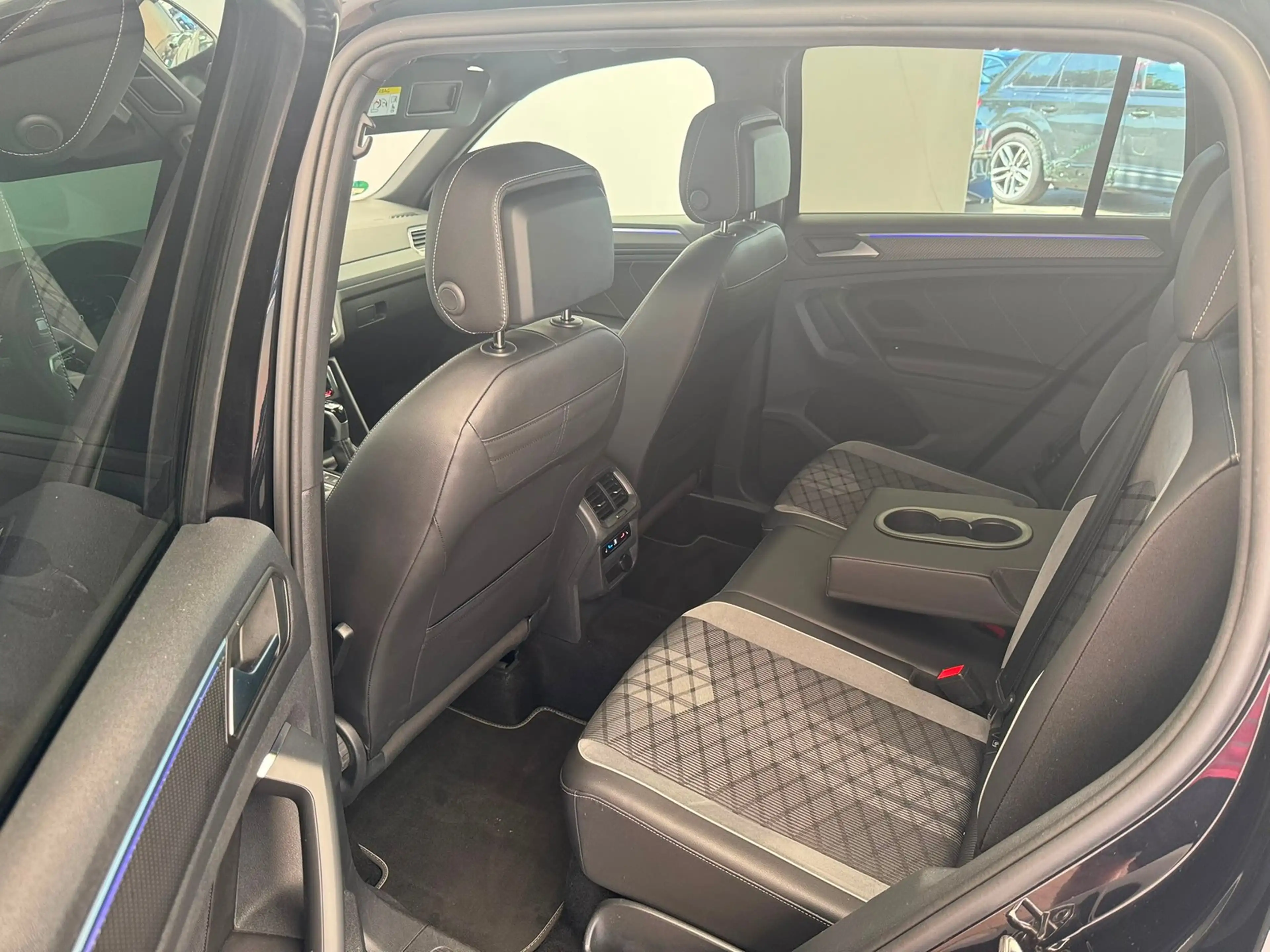Volkswagen Tiguan R-Line 2.0TDI DSG+360°KAMERA+MATRIX+ACC+20 — photo 11