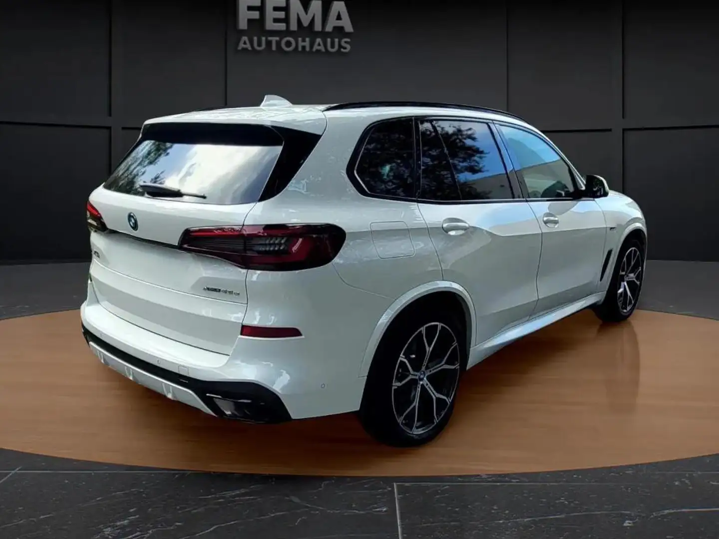 BMW X5 xDrive45e M Sport Pano Inno Individual Weiß - 2