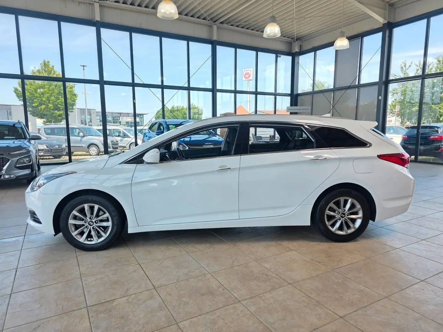Hyundai i40 cw blue Space Bílá - 2