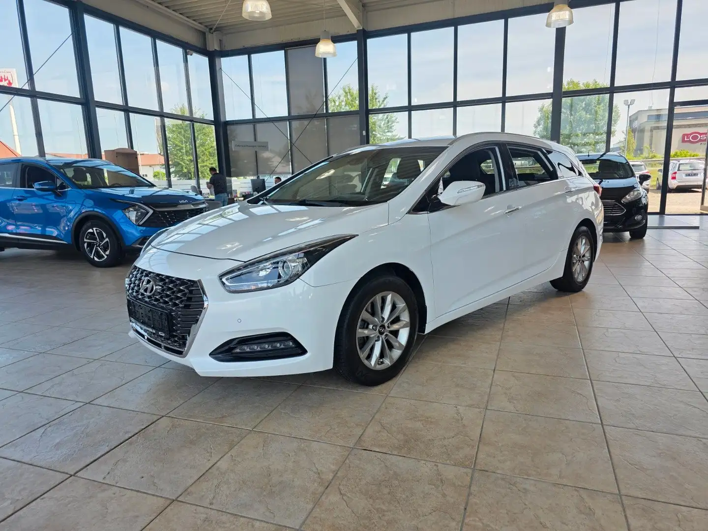 Hyundai i40 cw blue Space Bílá - 1